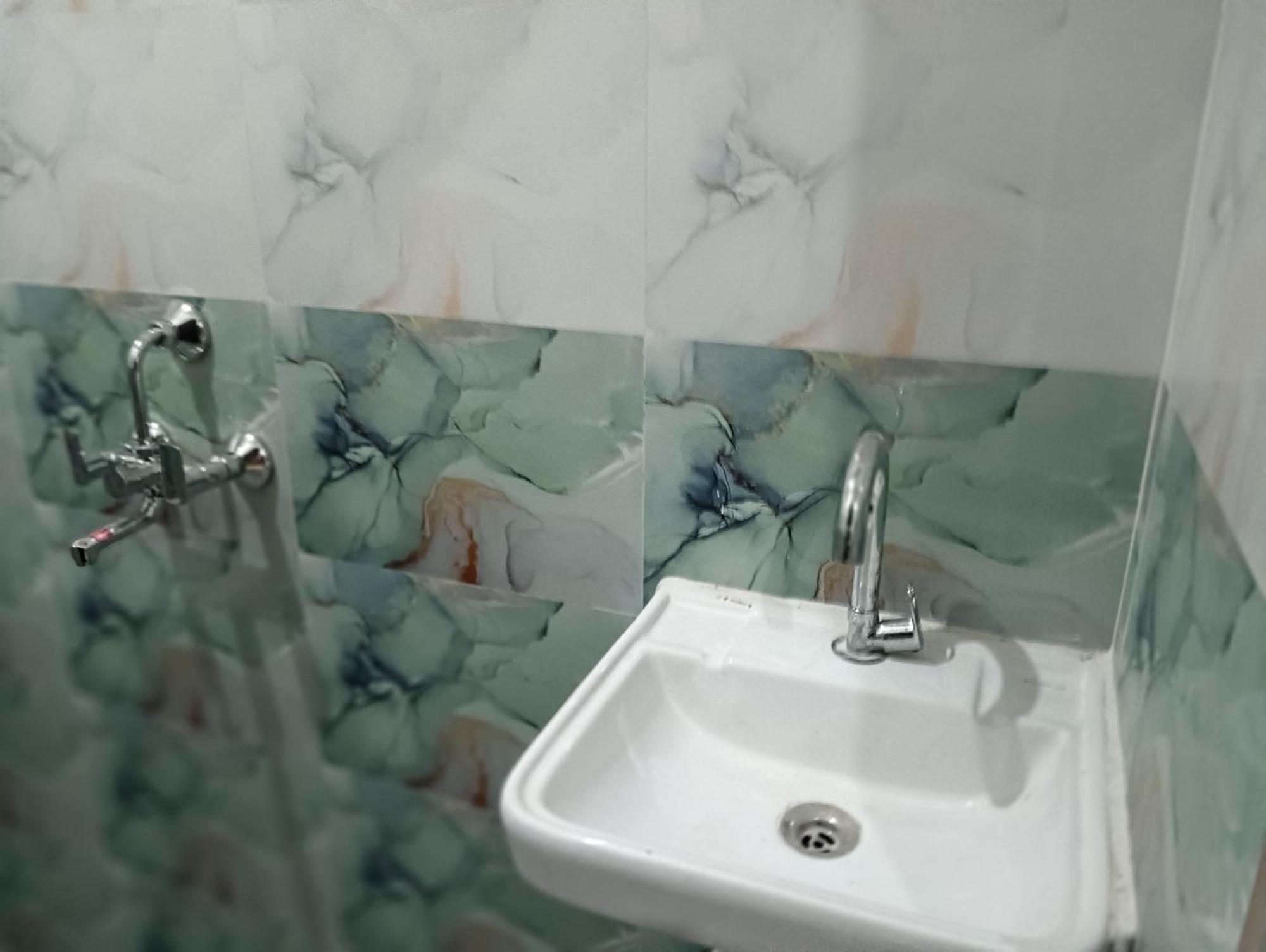 Kedar Guest House Ayodhya Экстерьер фото