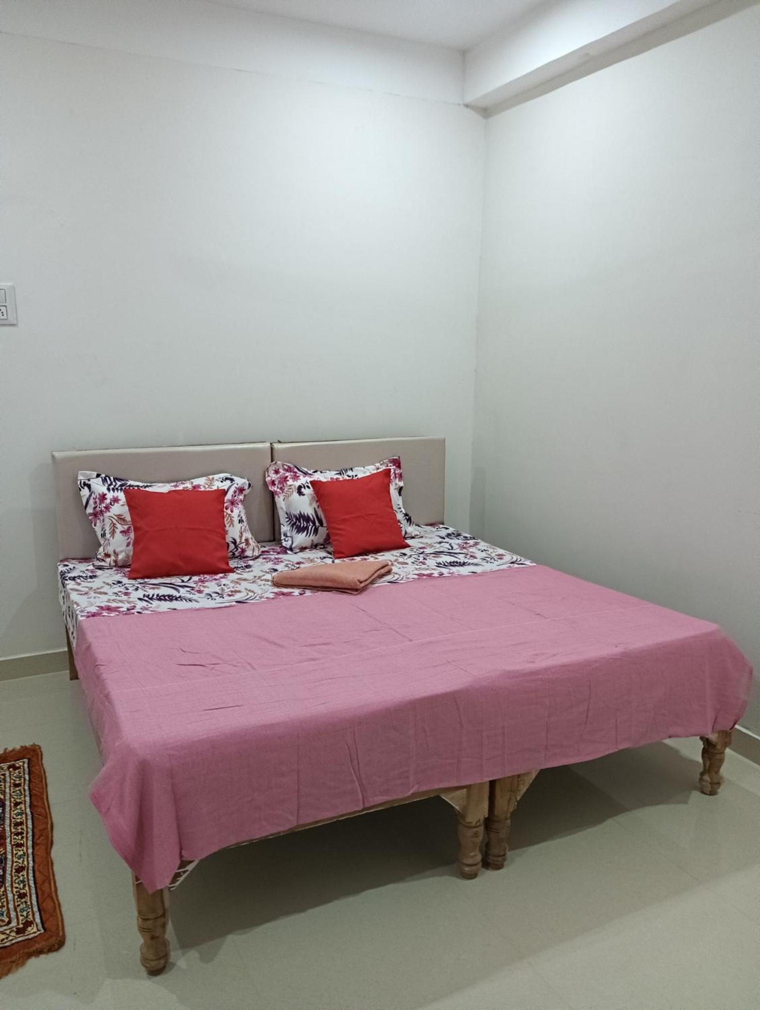 Kedar Guest House Ayodhya Экстерьер фото
