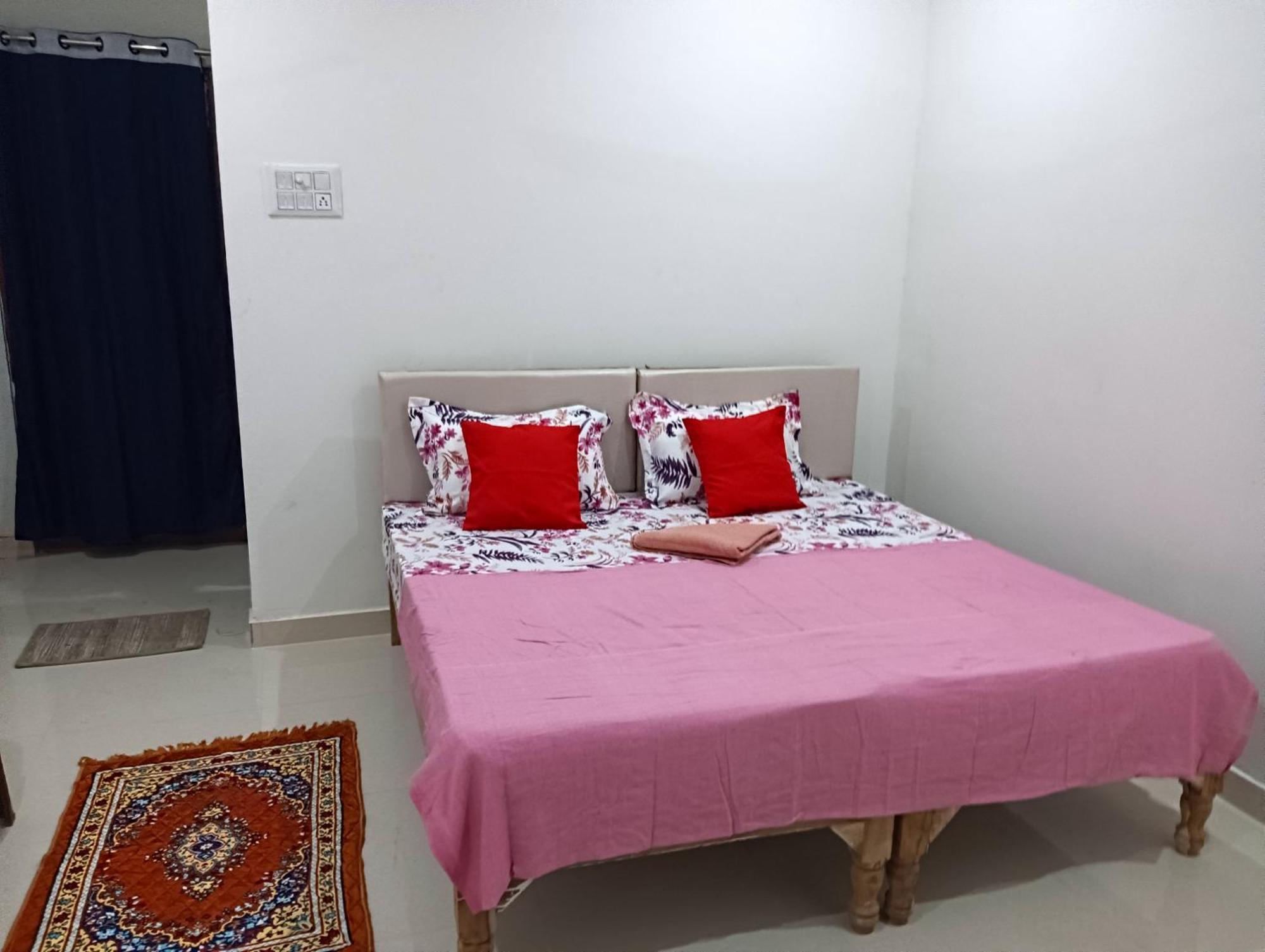 Kedar Guest House Ayodhya Экстерьер фото