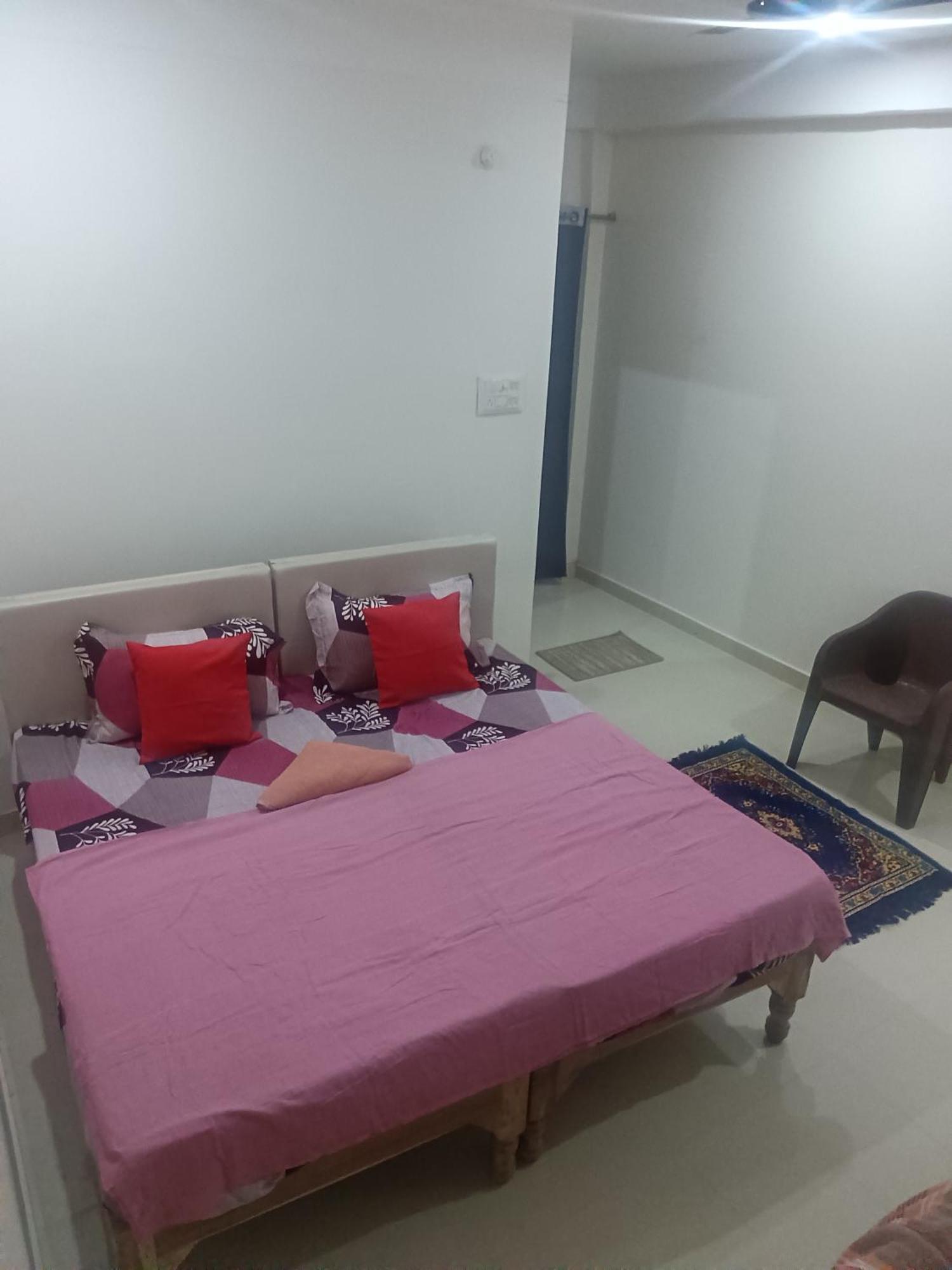 Kedar Guest House Ayodhya Экстерьер фото